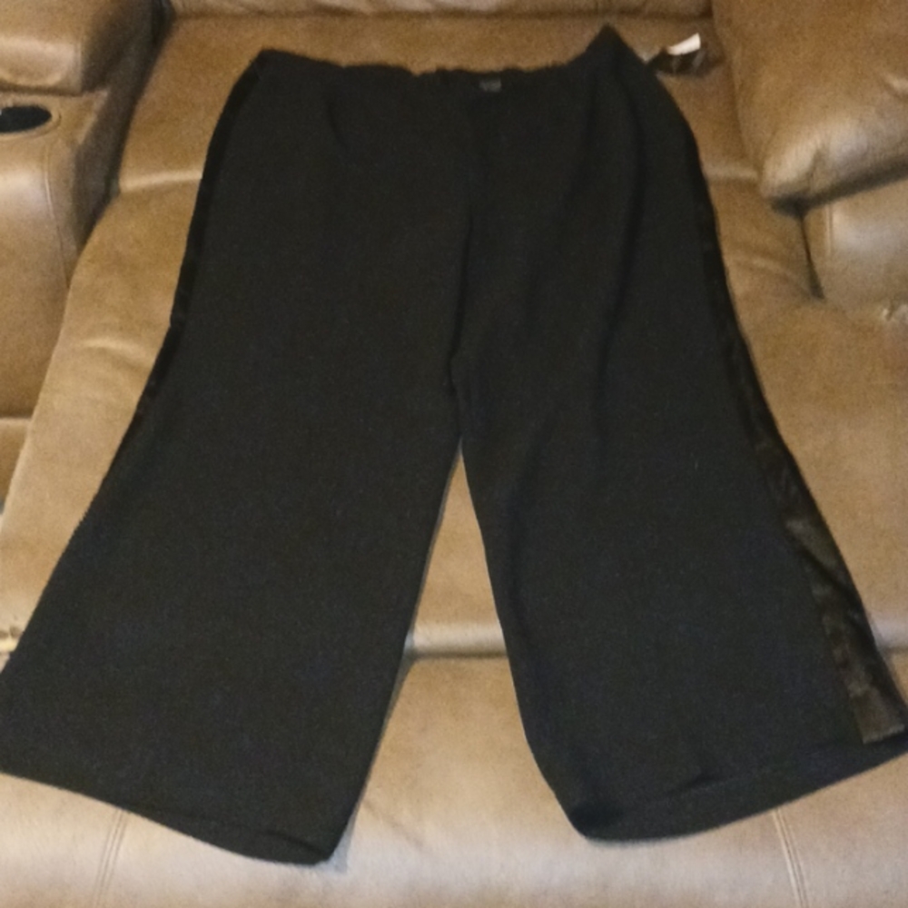 Sandra Darren black pants
